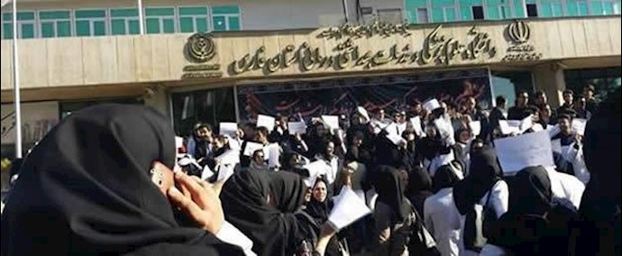 ايران- شيراز-ممرضون يعقدون احتجاجا في مدينة شيراز