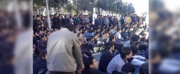 ايران: احتجاجات في يوم الطالب بشعاري «ليطلق سراح السجناء السياسيين» و«لا غزة ولا لبنان، نفديک يا إيران»