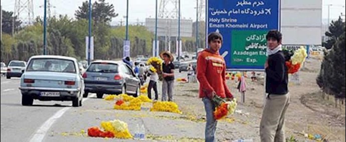 ايران- قوی الامن الداخلي القمعية تهجم علی اطفال بائعي الزهور واحتجاج المواطنين