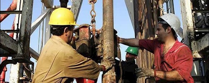ايران-نيويورک تايمز- تراجع سعر النفط يسبب حرجا اقتصاديا ويولد مشاکل سياسية للنظام الايراني