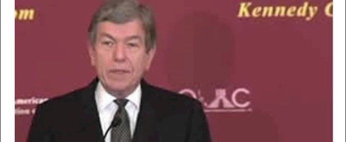 کلمة السيناتور بلانت ـ عضو أقدم في لجان تخصيص الموازنة والقوی المسلحة، في مؤتمر عقد بقاعدة «کندي» التأريخية في مجلس الشيوخ للولايات المتحدة