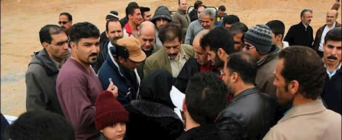 ايران- تجمع احتجاجي اهالي قضاء ”بارس آباد” لقلة مستشفی ونقص في الخدمات العلاجية