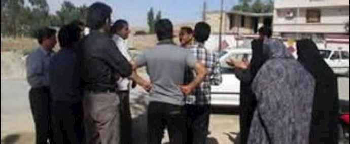 ايران ــ تجمع احتجاجي لاهالي قرية کهير احتجاجاً لشحة مياه الشرب