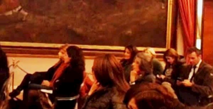 مؤتمر في قائممقامية مدينة بسکارا الإيطالية بمناسبة اليوم العالمي لحظر ممارسة العنف في حق النساءوتقديم کتاب «لا يمکن تقييد الشمس»