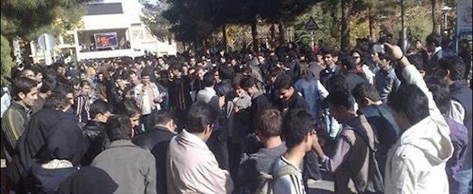 ايران.. شعار طلاب جامعة شاهرود مخاطبا قوات البسيج: أيها البسيجي عديم الغيرة