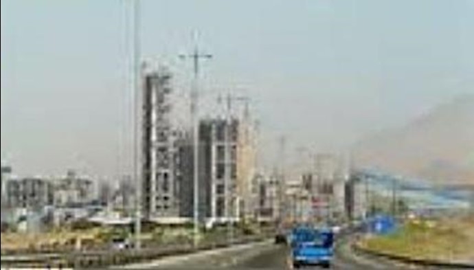 إيران.. تجمع احتجاجي لأهالي منطقة آبيک في مدينة قزوين علی عدم تيسر المياه الصالحة