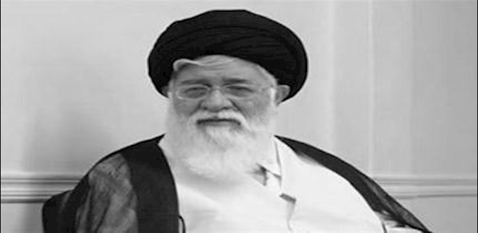 مندوب خامنئي: من ينکر "عصمة" المرشد مجنون أو عدو!