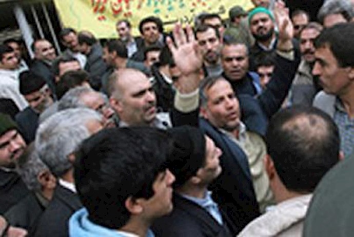 احتجاج منتجي «کز» (حلويات ايرانية خاصة) علی سياسة توزيع المواد الفاسدة من قبل دائرة التجارة للنظام الإيراني