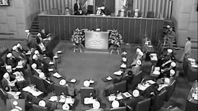 إيران: الملا کعبي العضو في مجلس الخبراء للنظام الإيراني: البعض ينسون القيادة فور ما يأخذون مرسومهم