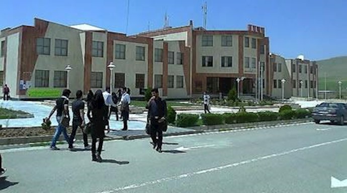ايران : مواجهات بين طلاب الجامعة الحرة في کرمانشاه مع عناصر الحراسة العميلة