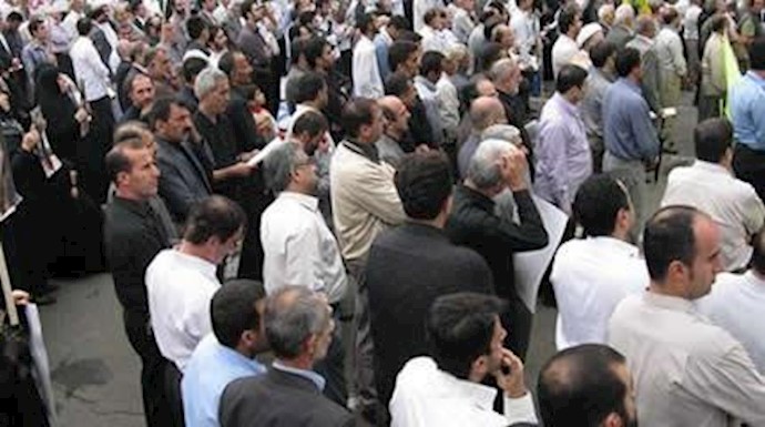 إيران: احتجاج موظفي الصحة في بلدة «بونک» بمدينة «زنجان»