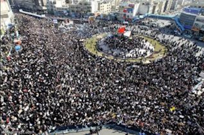 الإيرانيون يهتفون: الموت للدکتاتور