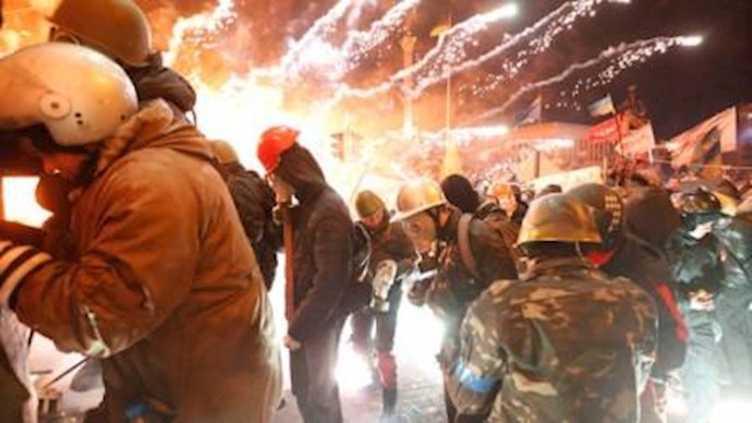 الغرب يهدد روسيا بنزيف اقتصادي بسبب أوکرانيا