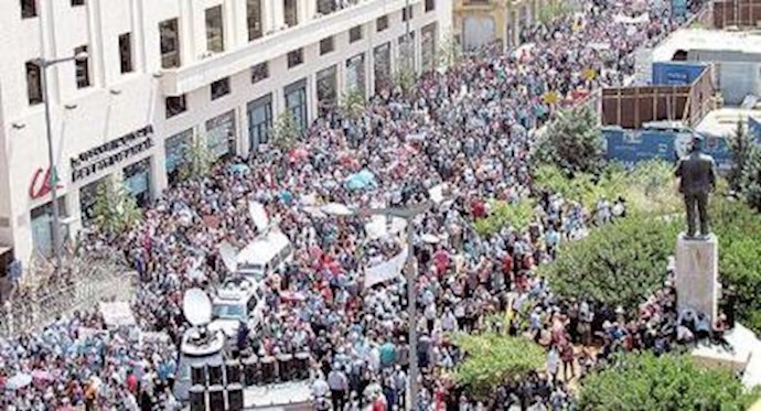 موظفو القطاع العام زحفوا علی البرلمان في «يوم الغضب».. وبري رفض «الضغوط»