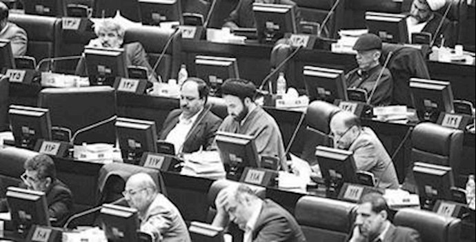 إيران: تطبيق القانون الرجعي والقمعي لـما يسمی بـ«العفاف والتحجب» في المطارات