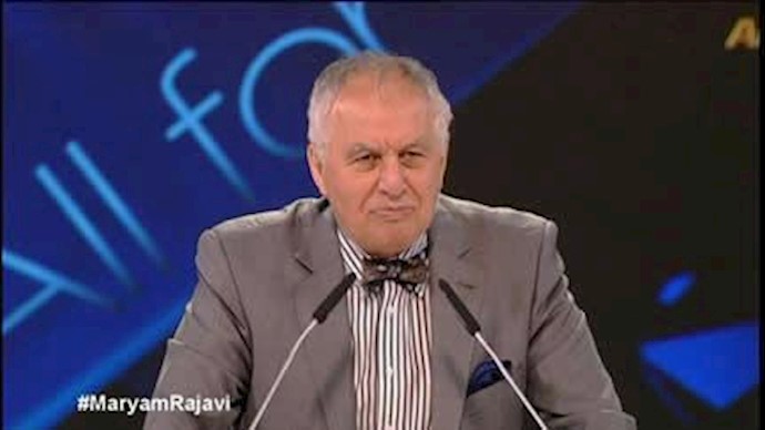 (سيد أحمد غزالي) رئيس الوزراء الجزائري السابق: نضال من أجل کل الشعوب العربية والمسلمة