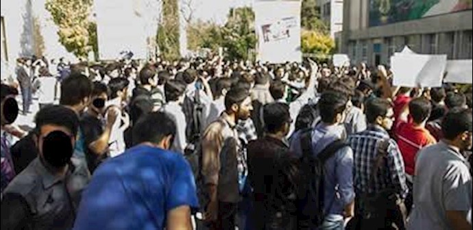إيران: طلاب جامعة التکنولوجيا يقومون بإرباک اللقاء التعارفي لوکيل الجامعة العميل