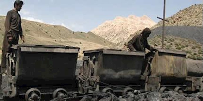 إيران_ استمرار إضراب 5آلاف من عمال المعدن في مدينة (بافق) عن العمل