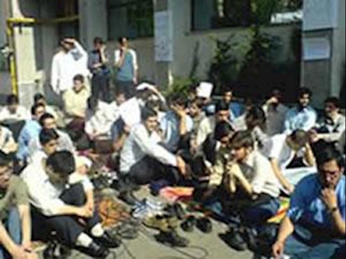 ايران : تجمع احتجاجي لعمال شرکة کولهايم في سقز