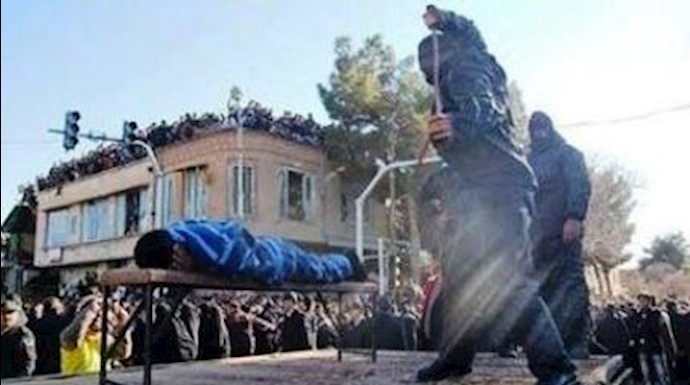 ايران: 70 جلدة بتهمة مضغ العلک في شهر رمضان