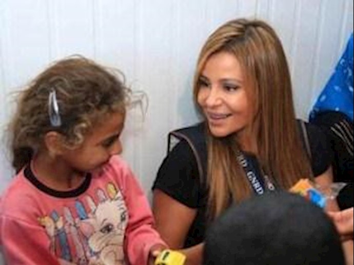 بالصور.. کارول سماحة تزور اللاجئين السوريين بالزعتري