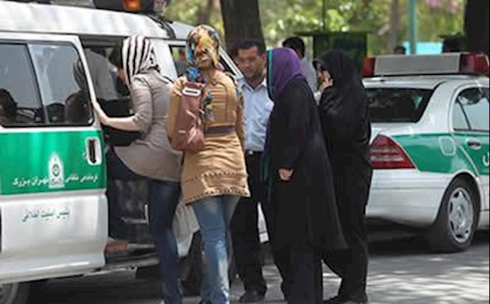 فيديو يظهر عنف شرطة الآداب الإيرانية ضد النساء