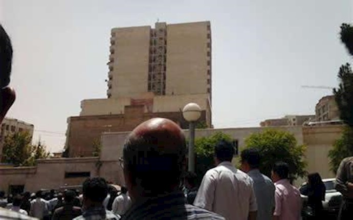 إيران: أهالي منطقة بونک بالعاصمة طهران يشتبکون مع عملاء قوة الباسيج