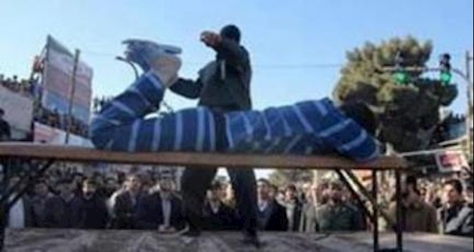 جلد خمسة أشخاص بغرب إيران لتناولهم الطعام علانية خلال رمضان