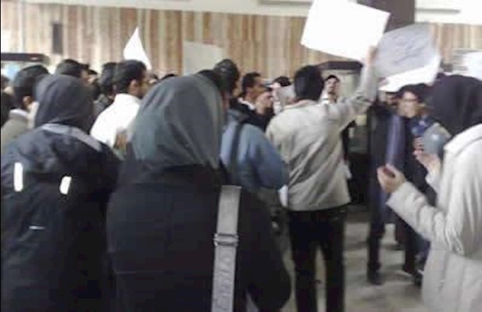 احتجاج عوائل الطلاب في مدينة (ملاير)