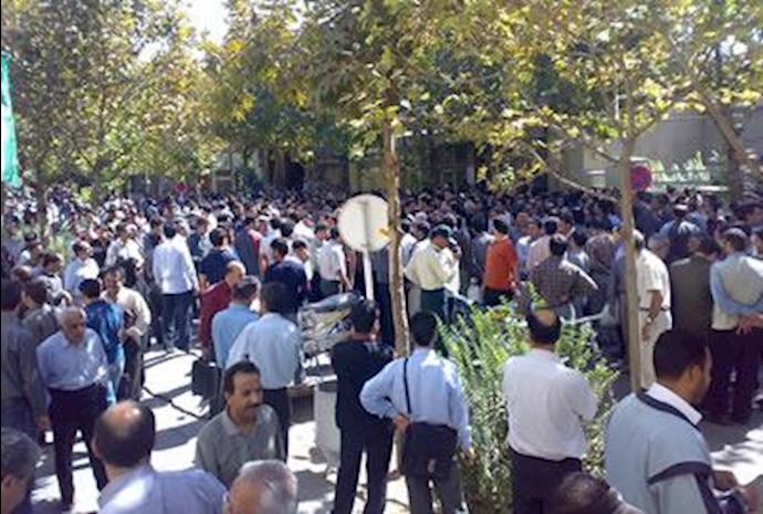ايران : احتجاجات في اصفهان علی ابتزازات حکومية بارتفاع نسبة الضرائب