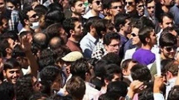 إيران: عدد من الشباب في مدينة «إيلام» يشتبکون مع قوات الحرس في حي « ملک شيرآباد»