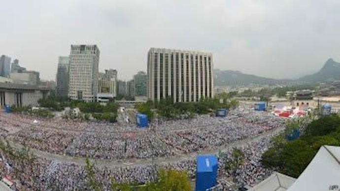 البابا فرنسيس يطوب 124 في کوريا الجنوبية بحضور مئات الالاف