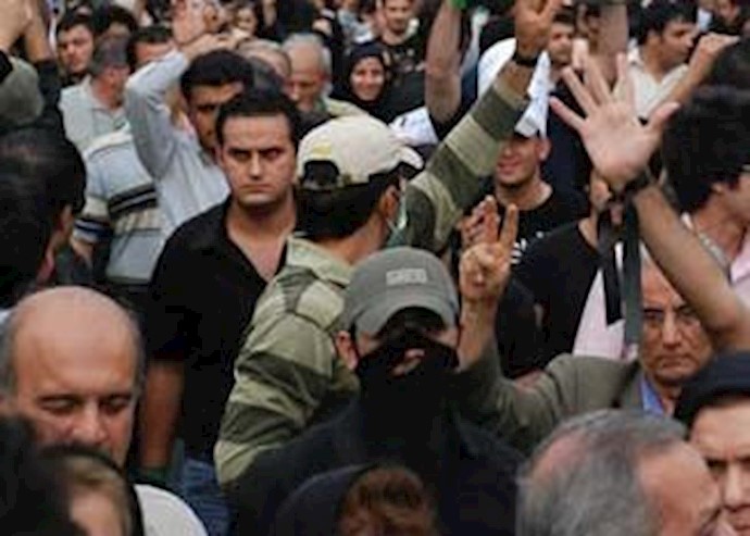 ايران: احتجاج علی انقطاع ايصال المياه في مدينة کاشان