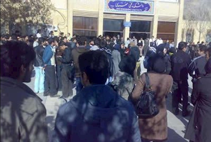 إيران: حشد احتجاجي لطلاب جامعة «بيام نور» لقضاء «صحنه» التابع لمحافظة کرمانشاه