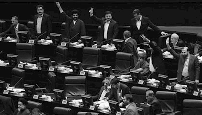 إيران: تفاقم الخلاف بين عصابات النظام الإيراني بعد سحب البرلمان ثقته عن وزير في حکومة روحاني