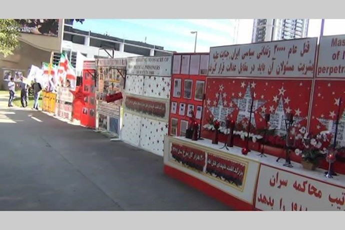 مظاهرة من قبل مناصري أشرف في تورنتو بكندا احياء للذكرى السنوية لشهداء مجزرة ارتكبها النظام الايراني بحق 30 ألف سجين سياسي في عام 1988