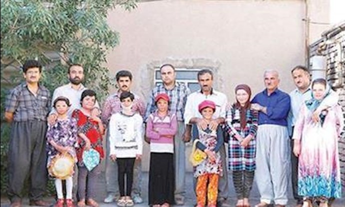إيران: شابات ريف «شين آباد» يعتصمن مرة أخری، أمام مکتب الملا روحاني في تهران