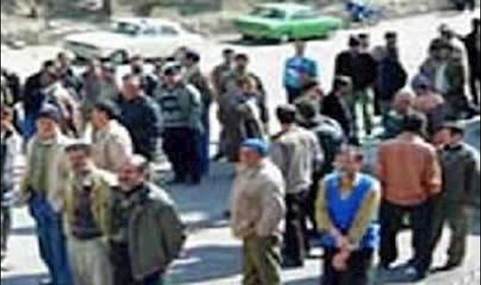 إيران: سلسلة بشرية في قضاء درود، احتجاجا علی تلوث النهر
