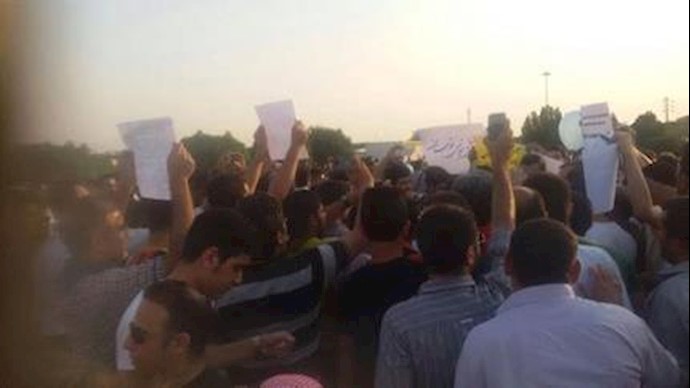 سلسلة بشرية في مدينة اهواز ضد نقل مياه نهر کارون 5 ايلول/ سبتمبر 2014