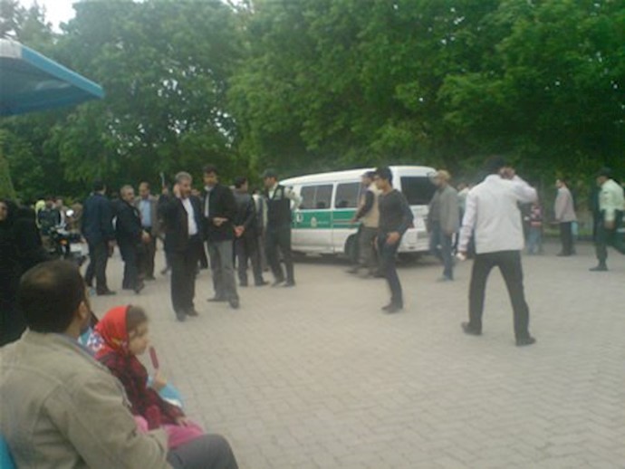 ايران : عناصر الأمن الداخلي يتعرضون للتأديب من قبل الطلاب في متنزه جيتکر بطهران