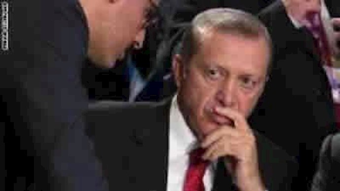 ضربة جديدة لـ"بنک آسيا" الترکي.. وأکاديمي يحذر أردوغان من ثمن باهظ بسبب حرب البنوک