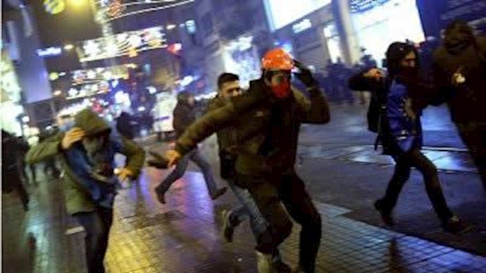 الشرطة الترکية تفرق "بالقوة" مظاهرة في اسطنبول غداة مقتل عشرة عمال بناء