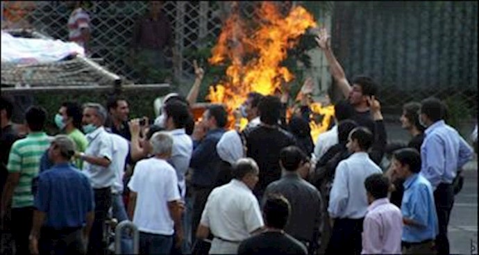إيران: اشتباک بين الشباب مع العملاء القمعيين في شارع «جمهوري» بالعاصمة طهران