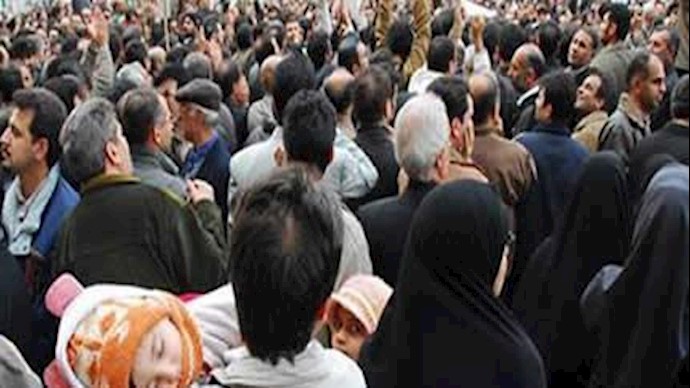 إيران: أهالي منطقة إسلامشهر التابعة للعاصمة طهران يحتجون علی زيادة أسعار القرطاسيات