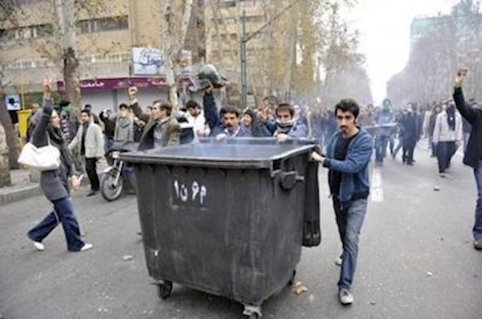 ايران: شاب شجاع يطيح عنصرا لدورية ما يسمی بالارشاد علی الأرض