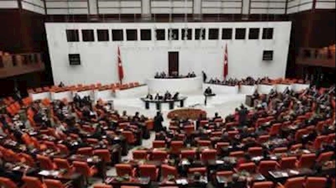 ترکيا تطلب موافقة البرلمان للتدخل العسکري في سوريا