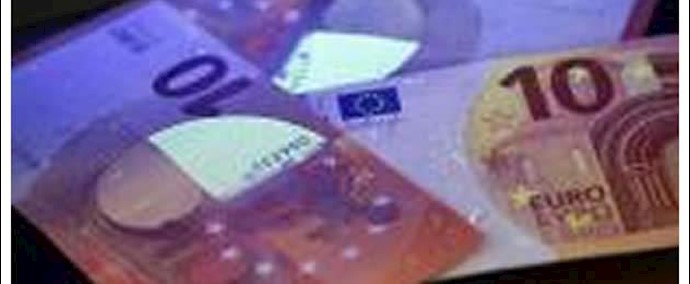 اليورو يهبط لأدنی مستوی له في 9 سنوات بفعل مخاوف اليونان