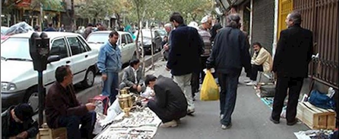 ايران.. تأديب عنصرين لميليشيات البسيج من قبل الشباب في شارع منوتشهري بمدينة طهران