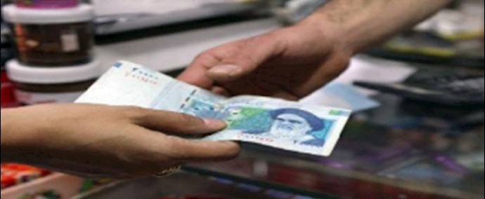 انخفاض أسعار النفط يرفع حرارة الشارع الإيراني بوجه الحکومة