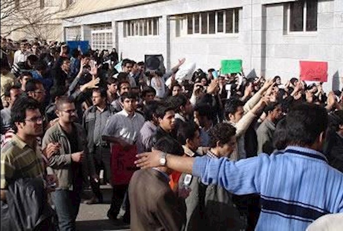 إيران- تجمع العاملين المفصولين عن العمل لشرکة الحقن والأدوية في مدينة «ري»